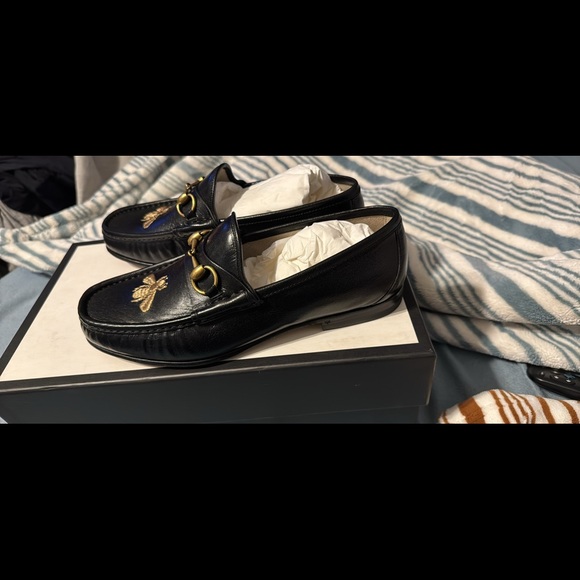 Gucci Black Leather Loafers with Gold Embroidery - Picture 3 of 7
